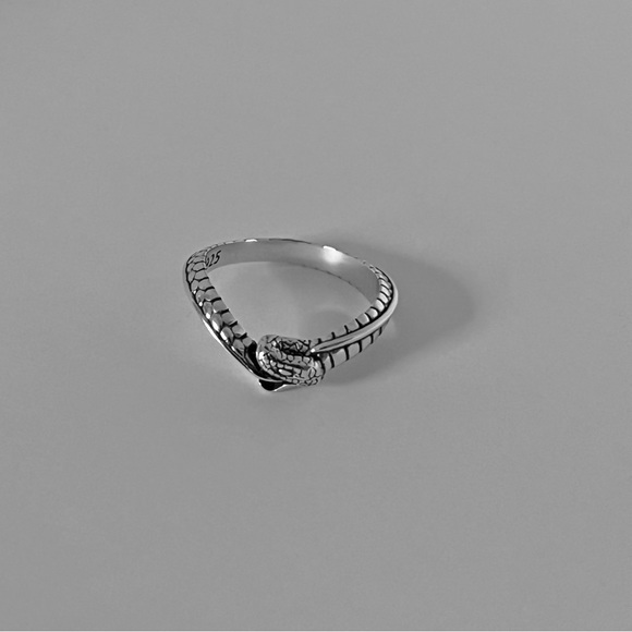 Sterling silver snake ring, dainty snake ring, snake band ring,silver snake band - Picture 4 of 10
